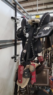 saddle-pal trainer with show saddles